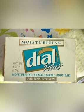Vintage Dial Plus Moisturizing Antibacterial Bar 4.5oz SENSITIVE Skin. Sealed